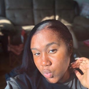 Meet your Posher, Cece🖤✨